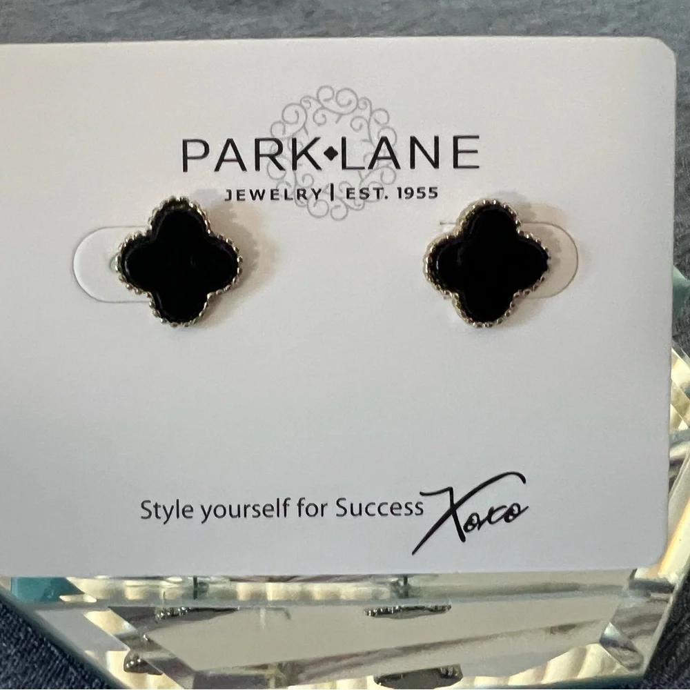 PARK LANE “Lana” EARRINGS Black & Gold Quatrefoil Studs NWT and Gift Box - Picture 3 of 6